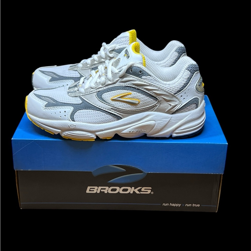 Size 6.5 - BROOKS WOMEN DYAD‎ 3 MEDIUM WHT/PVMNT 42159 171